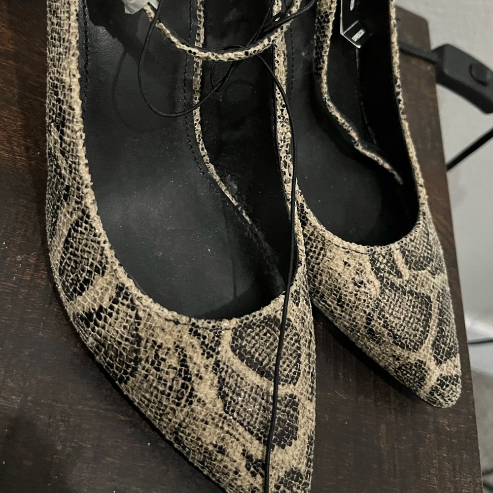 Express woman’s shoes size 7 - Picture 2 of 4